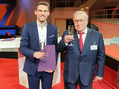 Preisträger Erik Eiberle und Franz-Friedrich Müller, Präsident des Verwaltungsrates der Markant AG, bei der Verleihung der Stiftung Goldener Zuckerhut in Berlin.
